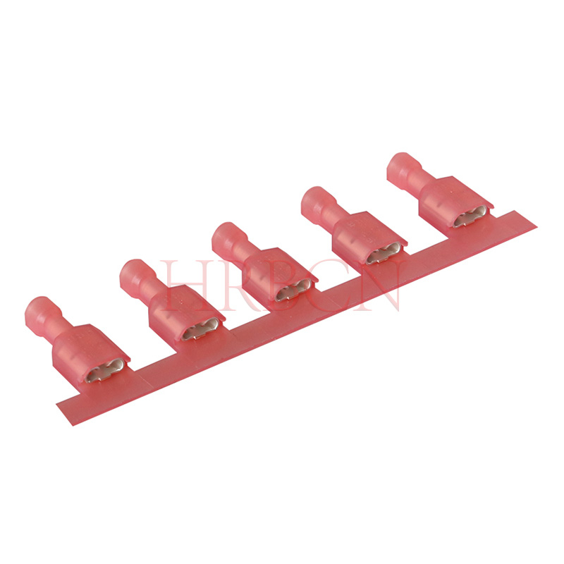 6,35 × 0,8 mm Rozmiar zakładki Średnica 3,05 mm W pełni izolowany terminal do szybkiego rozłączania